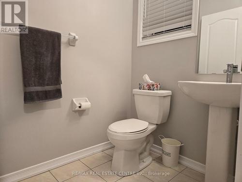 135 Munro Circle, Brantford, ON - Indoor Photo Showing Bathroom