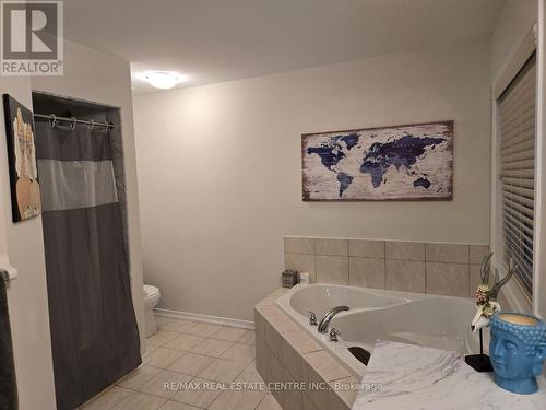 135 Munro Circle, Brantford, ON - Indoor Photo Showing Bathroom