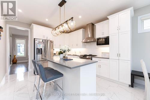 56 Burton Street E, East Zorra-Tavistock, ON - Indoor Photo Showing Kitchen With Upgraded Kitchen
