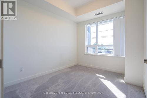 #322 -251 Northfield Dr E, Waterloo, ON - Indoor Photo Showing Other Room