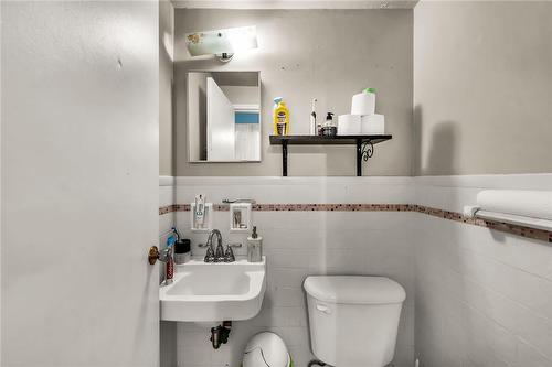 2060 Prospect Street, Burlington, ON - Indoor Photo Showing Bathroom