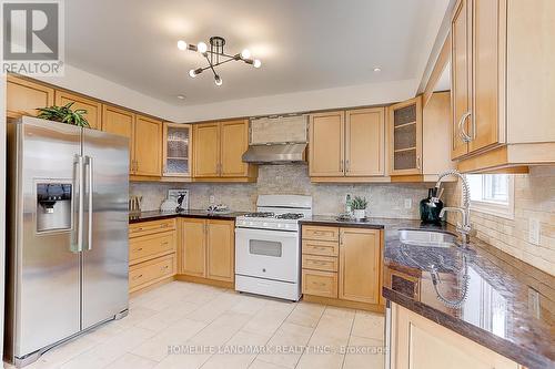 22 Teardrop Cres, Whitby, ON - Indoor Photo Showing Kitchen