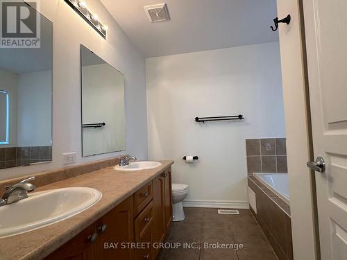 55 Overhold Cres, Richmond Hill, ON - Indoor Photo Showing Bathroom