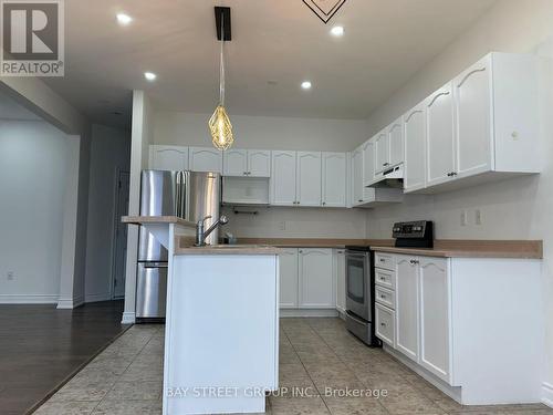 55 Overhold Cres, Richmond Hill, ON - Indoor Photo Showing Kitchen With Stainless Steel Kitchen