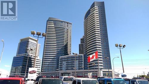 2712 - 7171 Yonge Street, Markham, ON - Outdoor With Facade