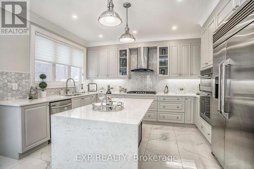 2 Allegranza Ave, Vaughan, ON - Indoor Photo Showing Kitchen With Upgraded Kitchen