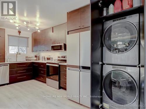 643 Irwin Cres, Newmarket, ON - Indoor Photo Showing Laundry Room