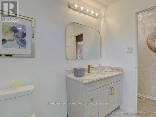 643 Irwin Cres, Newmarket, ON -  Photo Showing Bathroom