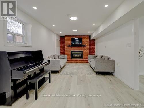 643 Irwin Cres, Newmarket, ON - Indoor With Fireplace