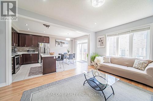 121 Decast Cres, Markham, ON - Indoor Photo Showing Living Room