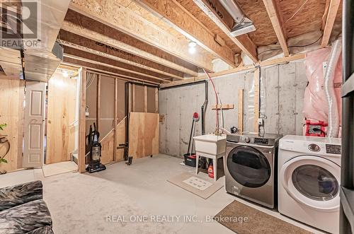 121 Decast Cres, Markham, ON - Indoor Photo Showing Laundry Room