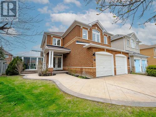 36 Walnut Grove Cres, Richmond Hill, ON - Outdoor With Facade