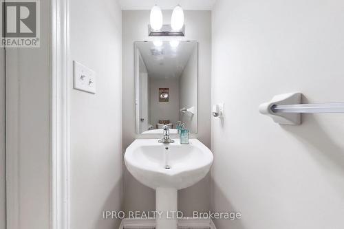 2248 Chevron Prince Path, Oshawa, ON - Indoor Photo Showing Bathroom