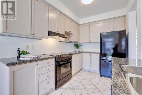 63 Whisperwood Rd, Vaughan, ON - Indoor Photo Showing Kitchen