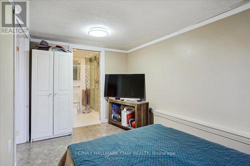 2 Birchshire Drive, Barrie, ON - Indoor Photo Showing Bedroom