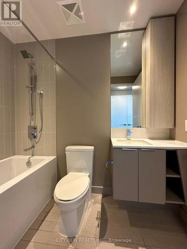 #1711 -3900 Confederation Pkwy, Mississauga, ON - Indoor Photo Showing Bathroom