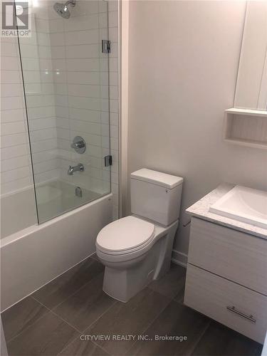 209 - 320 Plains Road E, Burlington, ON - Indoor Photo Showing Bathroom