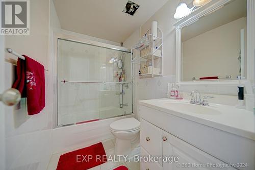 37 Hun Cres, Toronto, ON - Indoor Photo Showing Bathroom