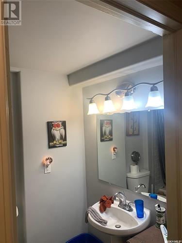 207 Maple Street E, Saskatoon, SK - Indoor Photo Showing Bathroom
