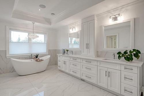 240 Pine Cove Road, Burlington, ON - Indoor Photo Showing Bathroom