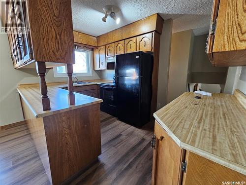402 Costigan Road, Saskatoon, SK - Indoor Photo Showing Kitchen