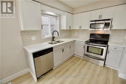 1050 Kimball Cres S, London, ON - Indoor Photo Showing Kitchen With Double Sink