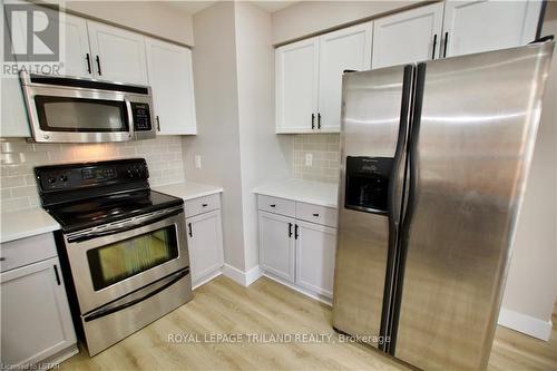 1050 Kimball Cres S, London, ON - Indoor Photo Showing Kitchen With Stainless Steel Kitchen