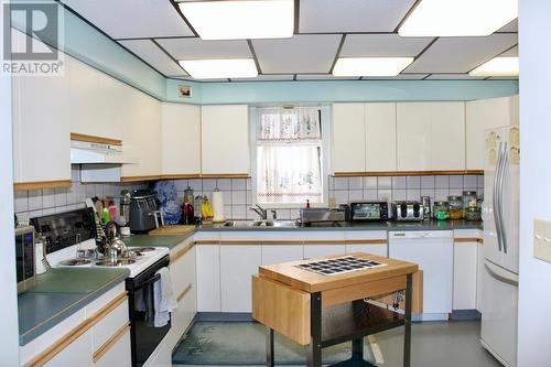 3152 6 Highway, Slocan Park, BC - Indoor Photo Showing Kitchen With Double Sink