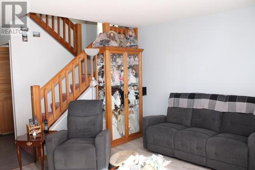 3152 6 Highway, Slocan Park, BC - Indoor Photo Showing Living Room