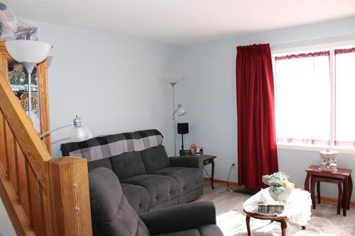 3152 Highway 6, Slocan Park, BC - Indoor Photo Showing Living Room