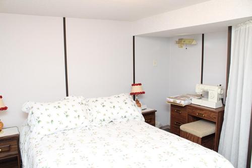 3152 Highway 6, Slocan Park, BC - Indoor Photo Showing Bedroom