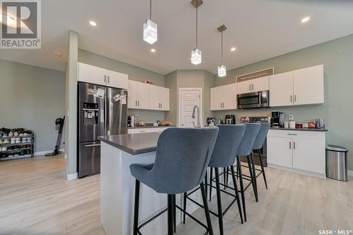4329 Wakeling Street, Regina, SK - Indoor Photo Showing Kitchen With Upgraded Kitchen
