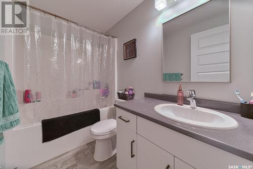 4329 Wakeling Street, Regina, SK - Indoor Photo Showing Bathroom