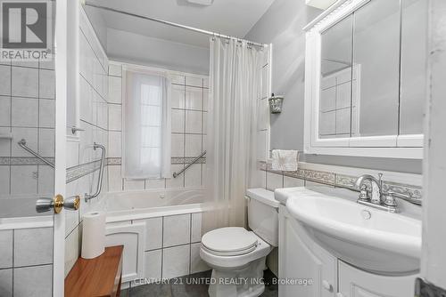 899 Cumberland Ave, Peterborough, ON - Indoor Photo Showing Bathroom