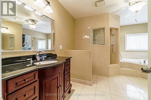 899 Cumberland Ave, Peterborough, ON - Indoor Photo Showing Bathroom