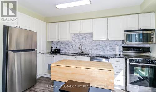 26 Wallace Drive, Barrie, ON - Indoor Photo Showing Kitchen With Upgraded Kitchen