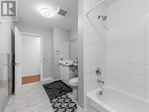 32 St Dunstan Drive, Toronto, ON - Indoor Photo Showing Bathroom