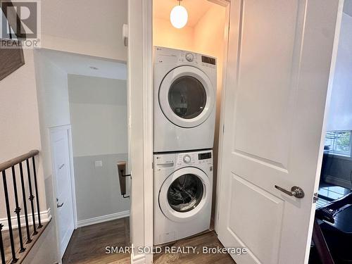 15 Allegranza Avenue, Vaughan, ON - Indoor Photo Showing Laundry Room