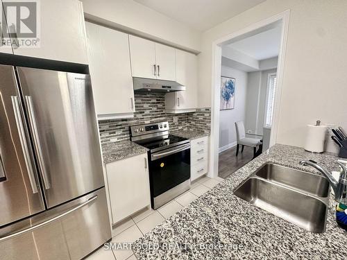 15 Allegranza Avenue, Vaughan, ON - Indoor Photo Showing Kitchen With Double Sink With Upgraded Kitchen