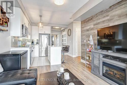 #307B -9090 Yonge St, Richmond Hill, ON - Indoor Photo Showing Kitchen With Upgraded Kitchen