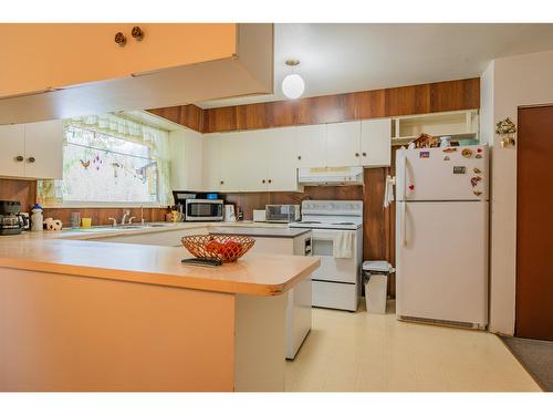 2418 Highway 6, Slocan Park, BC - Indoor Photo Showing Kitchen