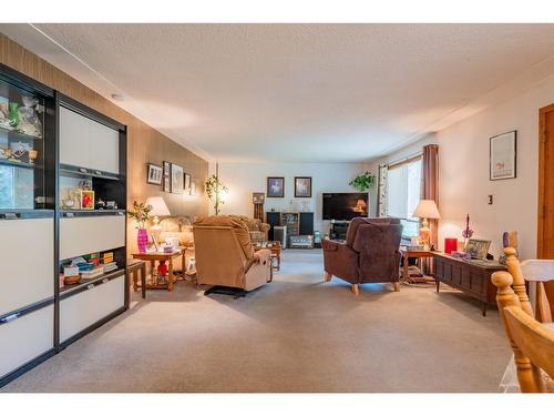 2418 Highway 6, Slocan Park, BC - Indoor Photo Showing Living Room