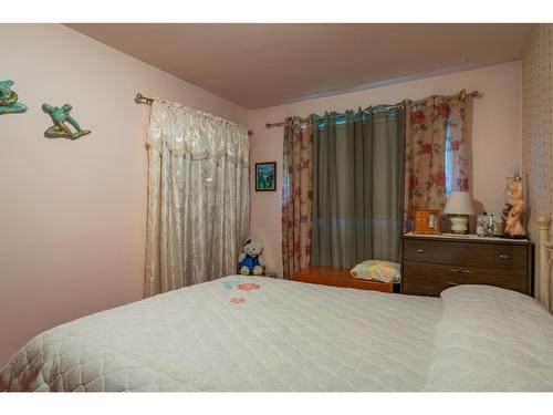 2418 Highway 6, Slocan Park, BC - Indoor Photo Showing Bedroom