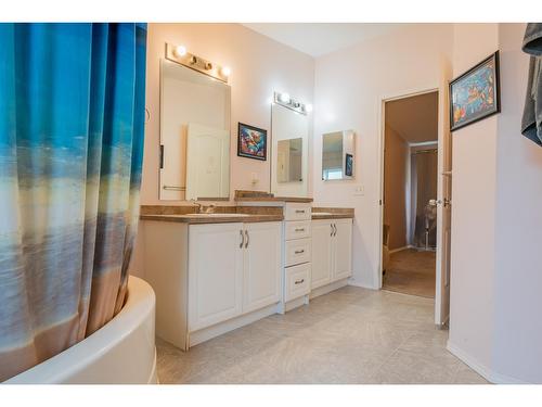 2418 Highway 6, Slocan Park, BC - Indoor Photo Showing Bathroom
