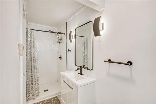 42 Thatcher Drive, Winnipeg, MB - Indoor Photo Showing Bathroom