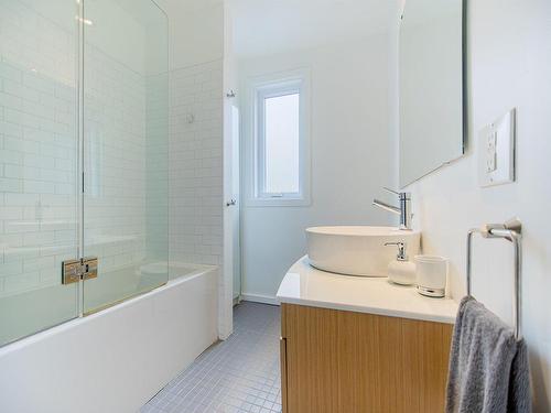 Bathroom - 516 Av. Maple, Saint-Lambert, QC - Indoor Photo Showing Bathroom