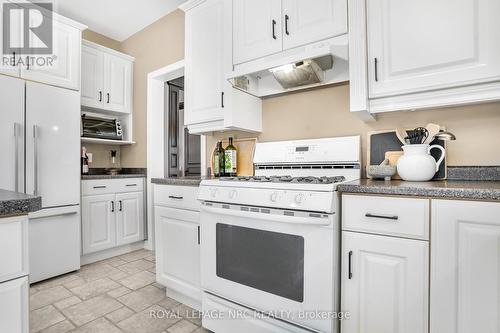 2 Briarwood Dr, St. Catharines, ON - Indoor Photo Showing Kitchen