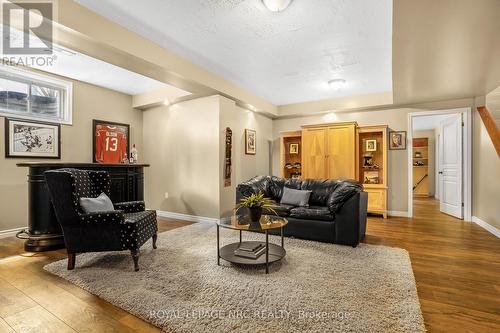 2 Briarwood Dr, St. Catharines, ON - Indoor Photo Showing Living Room