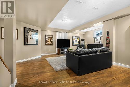 2 Briarwood Dr, St. Catharines, ON - Indoor Photo Showing Living Room