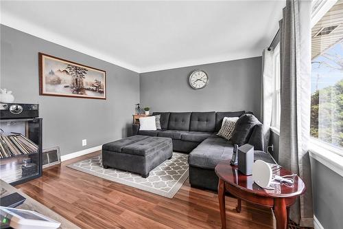 352 East 28Th Street, Hamilton, ON - Indoor Photo Showing Living Room